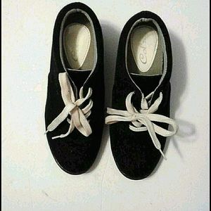 NWOT Colza black laced-up wedge shoes